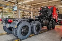 8×8 Tractor Unit